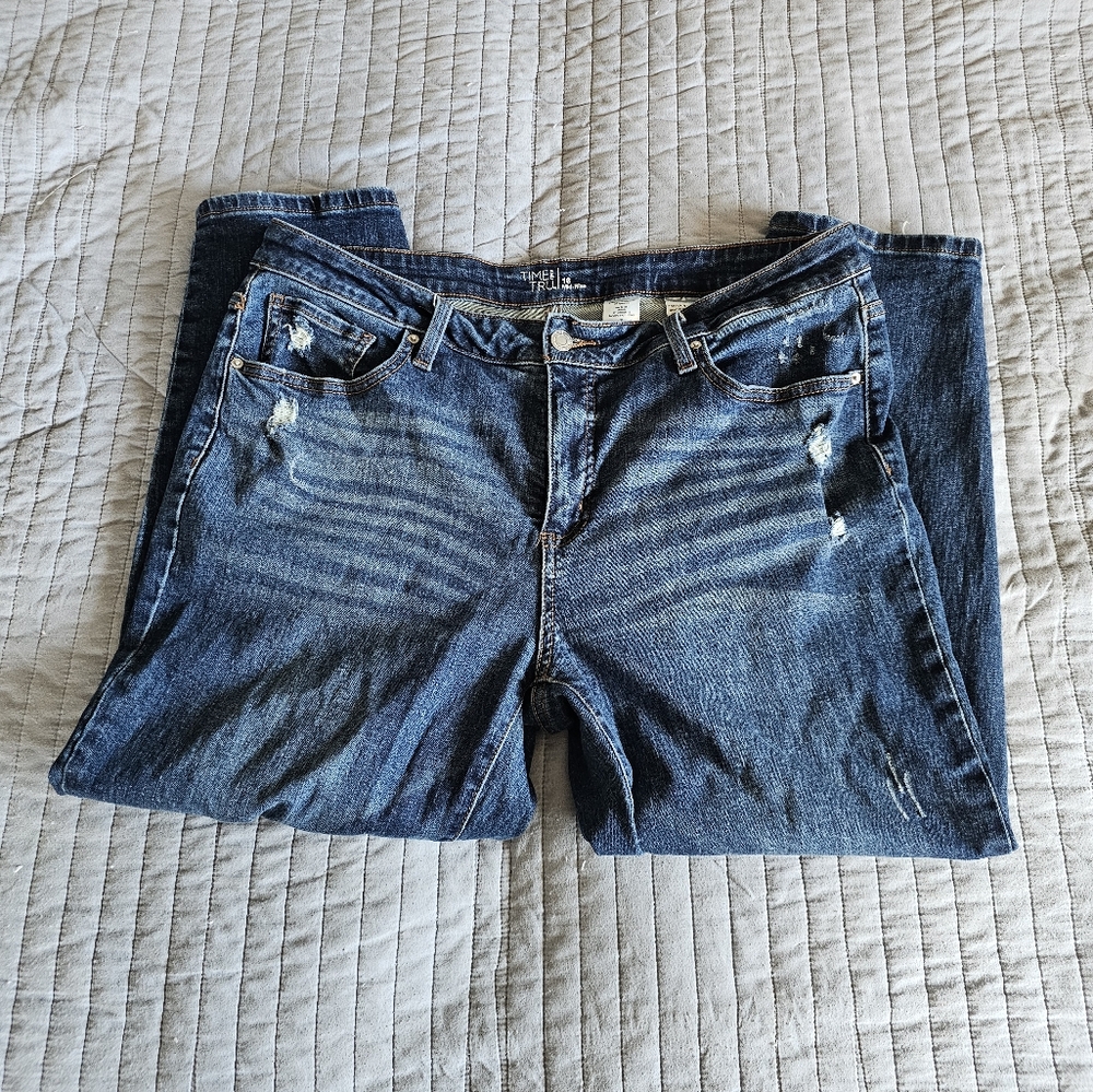 Distressed Blue Jeans - Picture 4 of 8